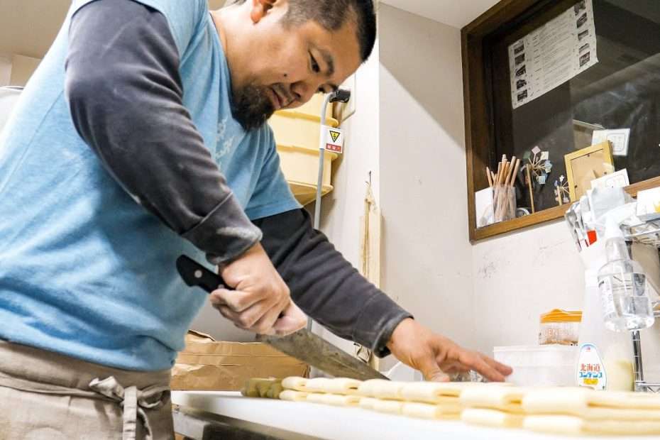 日本のサムライパン職人！深夜1時半から一人黙々と焼き上げる素朴なパンに常連が殺到する家族経営ベーカリー｜Japanese Bakery