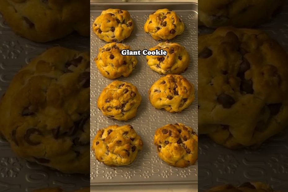 New York Style Gigantic Cookie    #shorts #cookies #nyc  #newyork #savoreasy