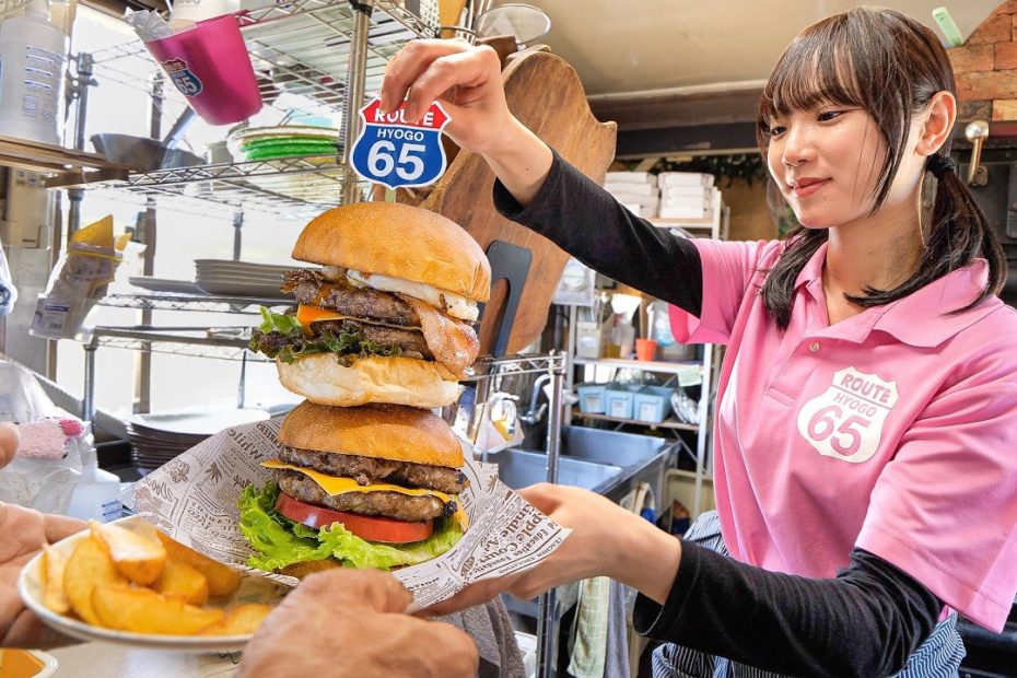 【加古川】田舎にポツンと佇む大繁盛グルメバーガー店！その大人気の理由とは？ 第96話｜加古川市「ROUTE 65」