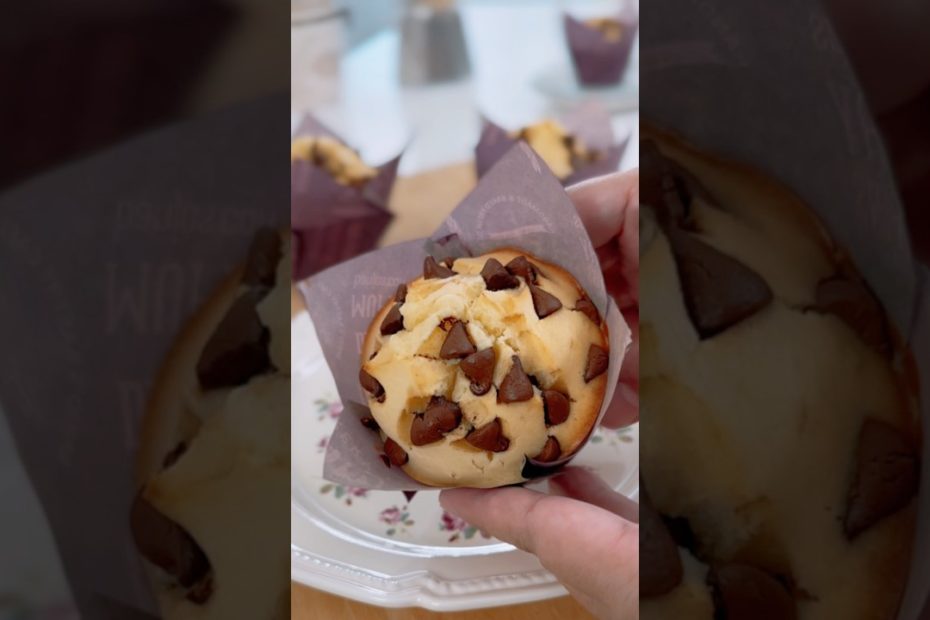 Easy Chocolate Chip Muffins #apron #baking #cake #recipe