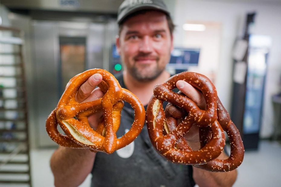 Sourdough Pretzels 4 Different Ways (Brezels)
