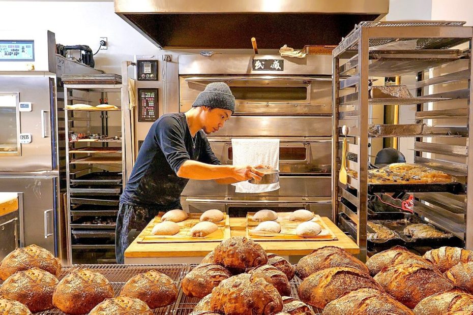 【神戸】午前３時半、静かな厨房で始まるパン作り。グルメパンが並ぶ神戸の人気ベーカリーに密着｜神戸市「パンのお店 ito」