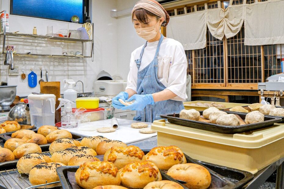 月６回しか開かないのに大人気！隠れ家ベーカリーの女性パン職人２日間に密着｜加古川市「森工房」
